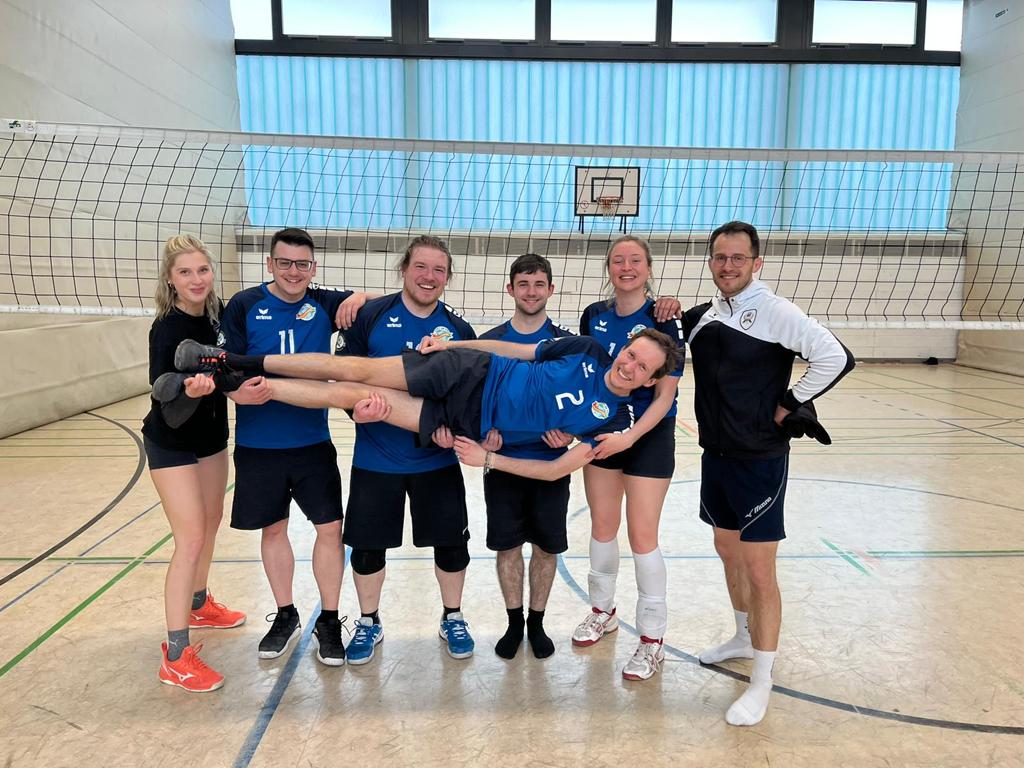Volleyballteam nach dem Spiel.